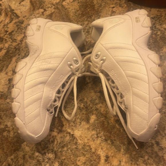 K Swiss shoes white size 8 very gently worn. - Picture 3 of 8